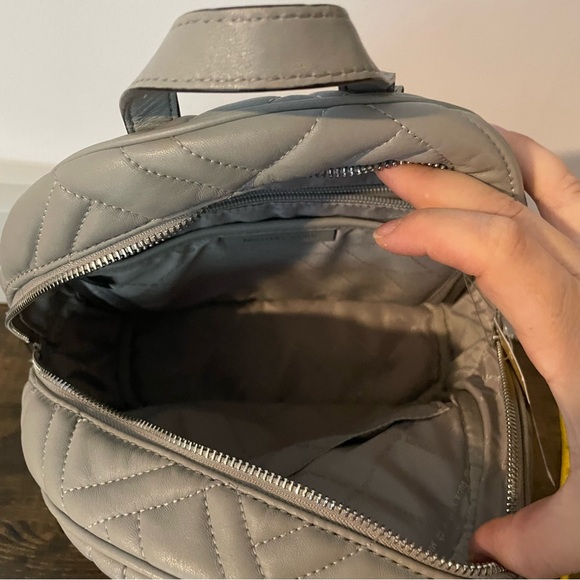 Michael Kors Abbey medium Backpack leather pearl grey main image 4